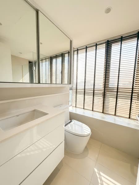Kovan Residences, 5 Kovan Road, 4 Bedrooms, 1,765 sqft, Condominium For Rent, by Fidelia Yeo, 500130231 - Junior Master Bathroom - PropertyGuru.com.sg