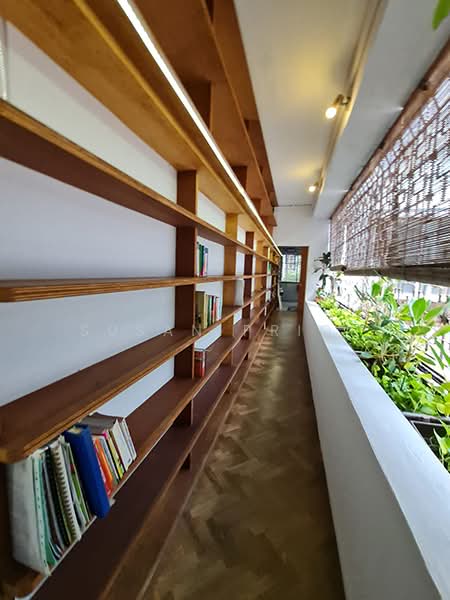 Tiong Bahru Unique 2 Bed 1 Bath, Chay Yan Street, Yong Siak Street, 2 Bedrooms, 1,090 sqft, Conservation House For Rent, by Susan Prior, 500130235 - PropertyGuru.com.sg