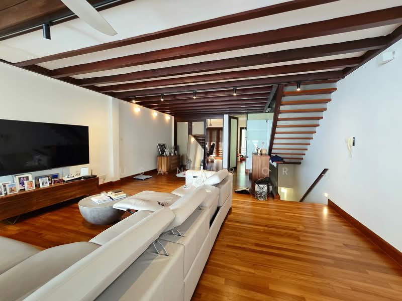 Amazing Emerald 3+1 Duplex, Emerald Hill Road, 4 Bedrooms, 2,657 sqft, Conservation House For Rent, by Susan Prior, 500130239 - Living Room - PropertyGuru.com.sg