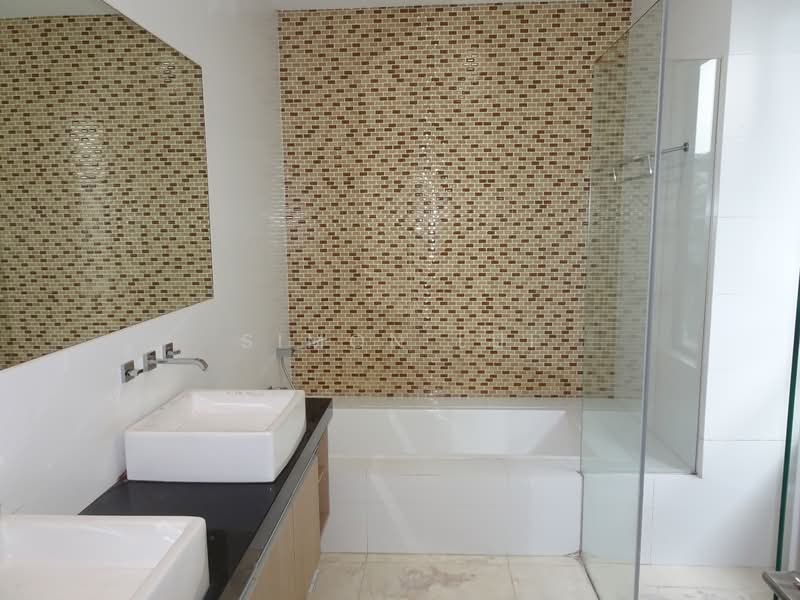 4 Storey Semi D with Panoramic View at Jalan Ampang, Jalan Ampang, 5 Bedrooms, 4,600 sqft, Semi-Detached House For Sale, by Simon Lui, 500130251 - Bathroom - PropertyGuru.com.sg