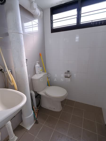 11 Eunos Crescent, 11 Eunos Crescent, 3 Bedrooms, 980 sqft, HDB Flat For Sale, by Margaret Chan, 500130257 - Bathroom - PropertyGuru.com.sg