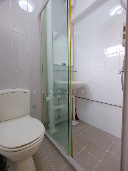 11 Eunos Crescent, 11 Eunos Crescent, 3 Bedrooms, 980 sqft, HDB Flat For Sale, by Margaret Chan, 500130257 - Bathroom - PropertyGuru.com.sg