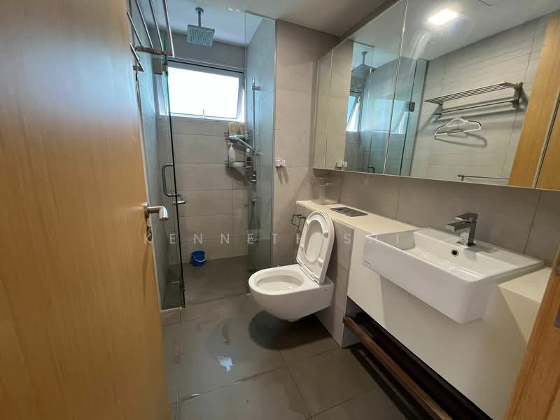 Eight Riversuites, 2 Whampoa East, 3 Bedrooms, 936 sqft, Condominium For Rent, by Kenneth Shi, 500130262 - Bathroom - PropertyGuru.com.sg
