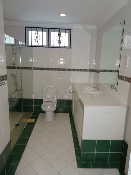 Cosy Location @ Vanda Vicinity, Vanda Road, 6 Bedrooms, 4,800 sqft, Semi-Detached House For Sale, by Simon Lui, 500130267 - Bathroom - PropertyGuru.com.sg