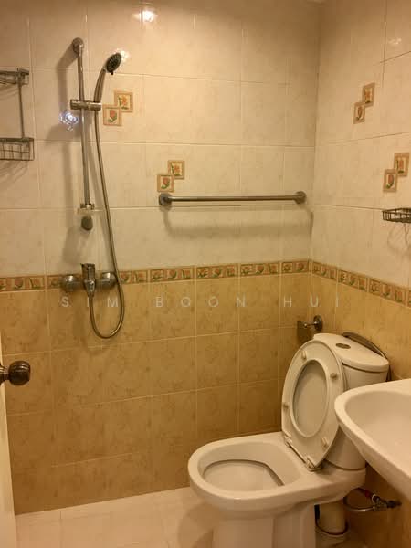 International Plaza, 10 Anson Road, 2 Bedrooms, 1,033 sqft, Apartment For Sale, by Sim Boon Hui, 500130315 - Bathroom - PropertyGuru.com.sg