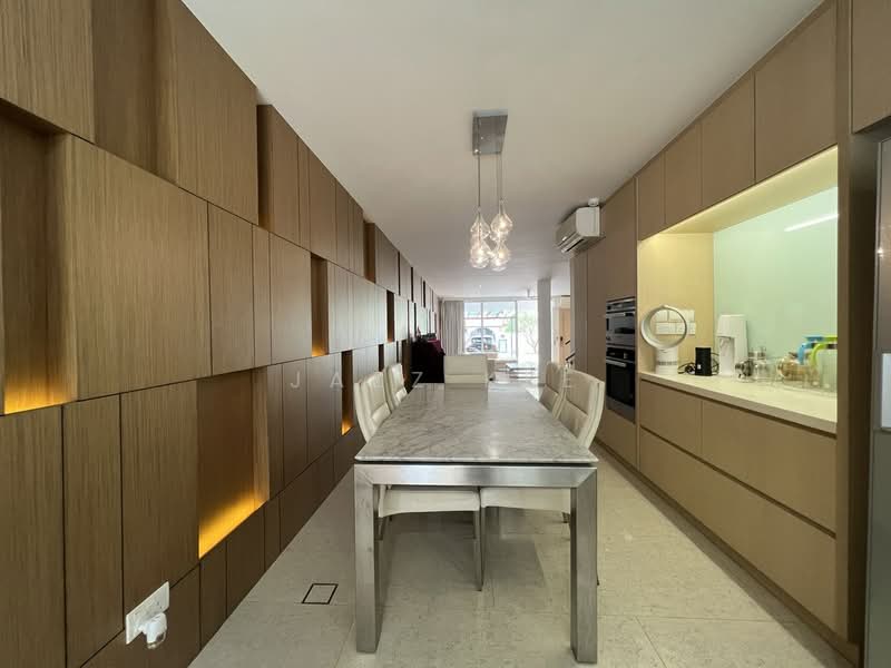 East View Garden, Jalan Pergam, 7 Bedrooms, 4,500 sqft, Terraced House For Rent, by Jazz Kee, 500130328 - Dining Room - PropertyGuru.com.sg