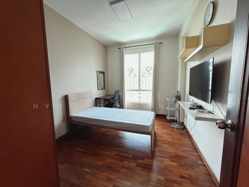 Yishun Emerald, 20 Canberra Drive, 4 Bedrooms, 1,356 sqft, Condominium For Sale, by Hyqal Rayyan Boh, 500130350 - Bedroom - PropertyGuru.com.sg