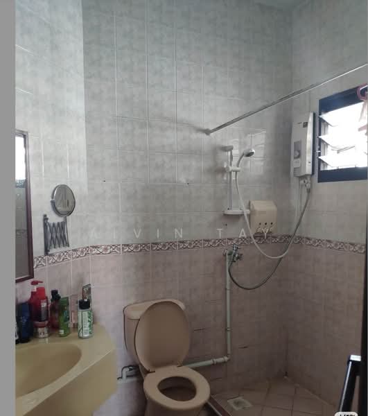 656C Jurong West Street 61, 656C Jurong West Street 61, 4 Bedrooms, 1,200 sqft, HDB Flat For Rent, by Alvin Tay, 500130352 - Bathroom - PropertyGuru.com.sg