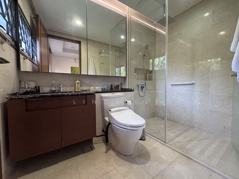 Namly Garden/ Namly Estate/ Shamrock Park, Namly Garden, 4 Bedrooms, 3,700 sqft, Detached House For Rent, by Linda Lee, 500130355 - Bathroom - PropertyGuru.com.sg