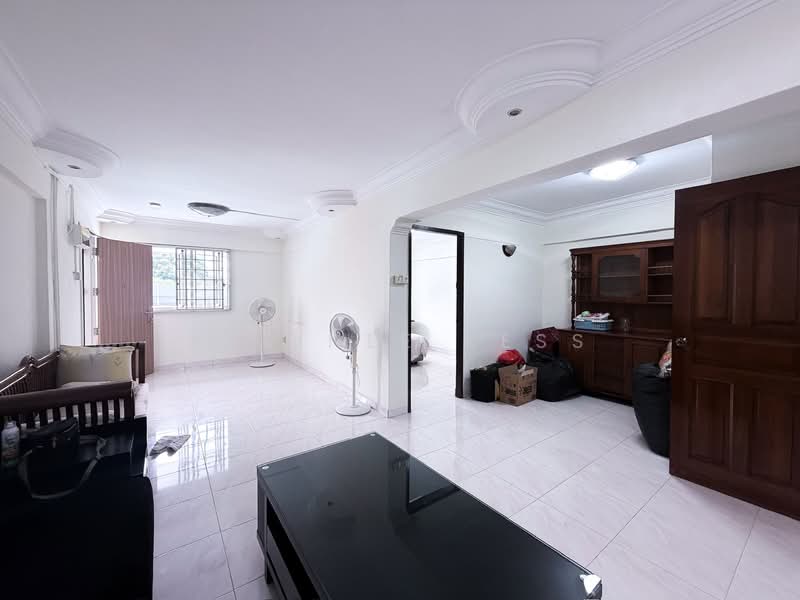 450 Clementi Avenue 3, 450 Clementi Avenue 3, 2 Bedrooms, 883 sqft, HDB Flat For Sale, by Kesinee Kess, 500130358 - Living Room - PropertyGuru.com.sg