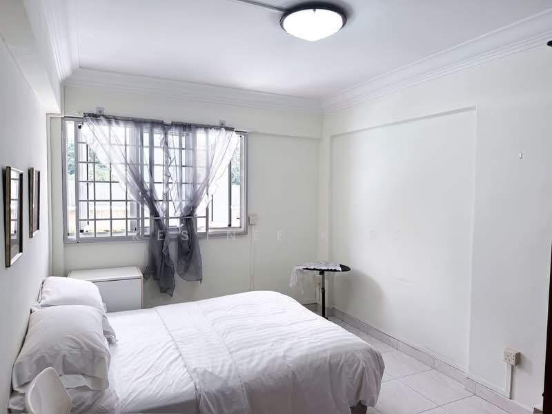 450 Clementi Avenue 3, 450 Clementi Avenue 3, 2 Bedrooms, 883 sqft, HDB Flat For Sale, by Kesinee Kess, 500130358 - Bedroom - PropertyGuru.com.sg