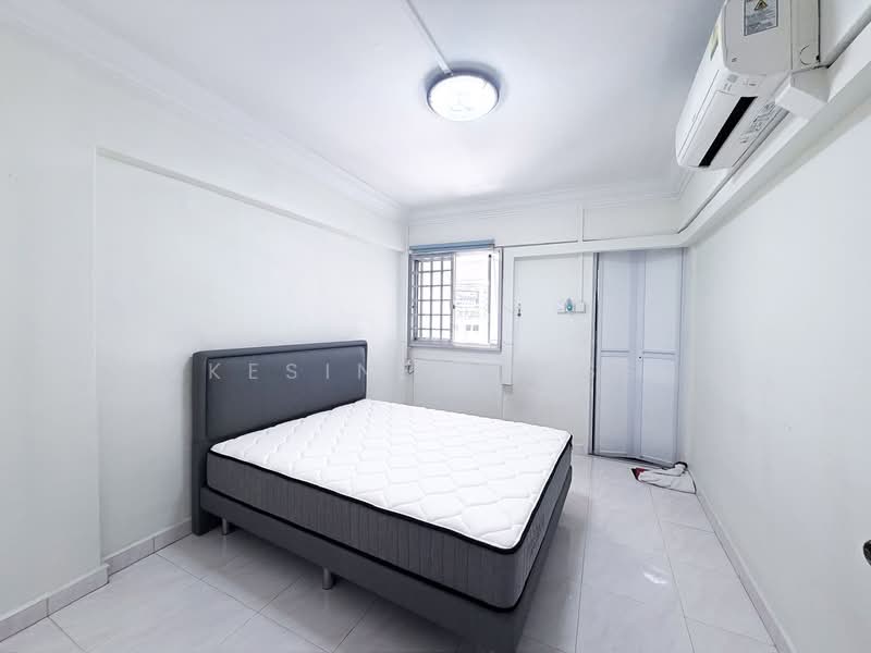 450 Clementi Avenue 3, 450 Clementi Avenue 3, 2 Bedrooms, 883 sqft, HDB Flat For Sale, by Kesinee Kess, 500130358 - Bedroom - PropertyGuru.com.sg