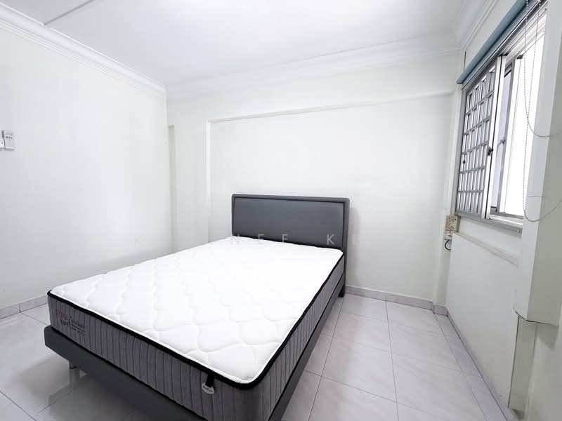 450 Clementi Avenue 3, 450 Clementi Avenue 3, 2 Bedrooms, 883 sqft, HDB Flat For Sale, by Kesinee Kess, 500130358 - Bedroom - PropertyGuru.com.sg