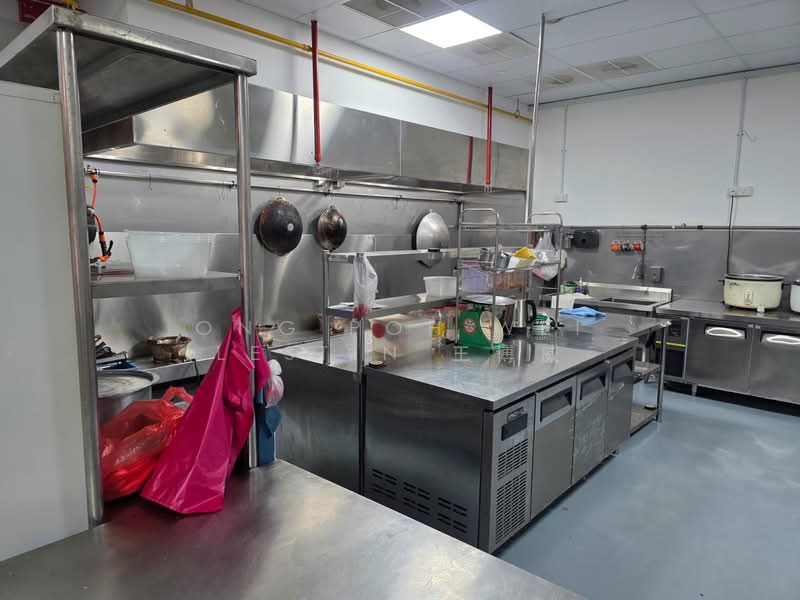 CT Foodchain, 200 Pandan Loop, 1,000 sqft, Factory / Workshop (B2) For Rent, by Ong Poh Wei Lestin 王博威, 500130360 - Kitchen - CommercialGuru.com.sg