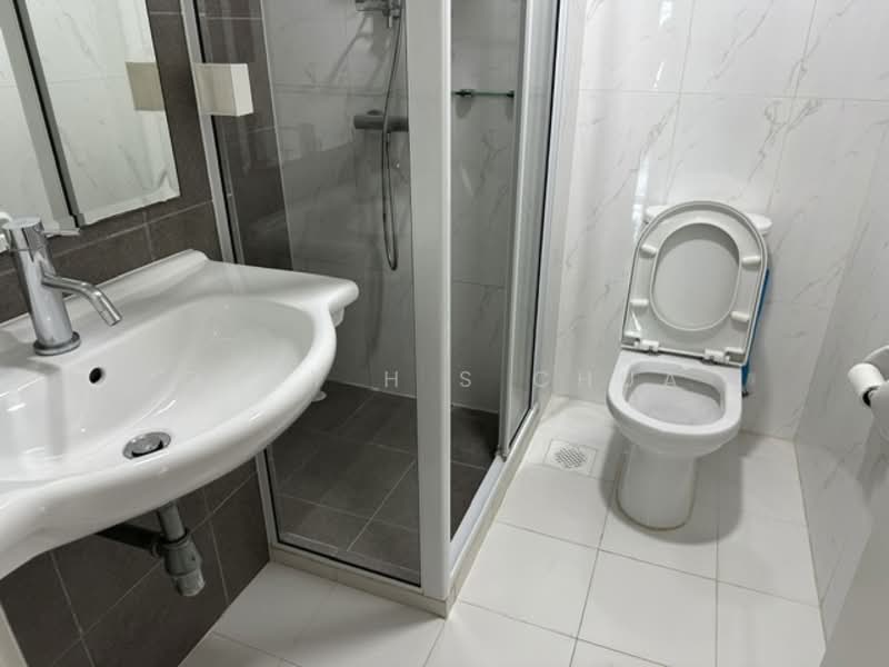 Blossoms @ Woodleigh, 12 Woodleigh Close, 3 Bedrooms, 1,206 sqft, Condominium For Rent, by Gary H S Chua, 500130361 - Bathroom - PropertyGuru.com.sg