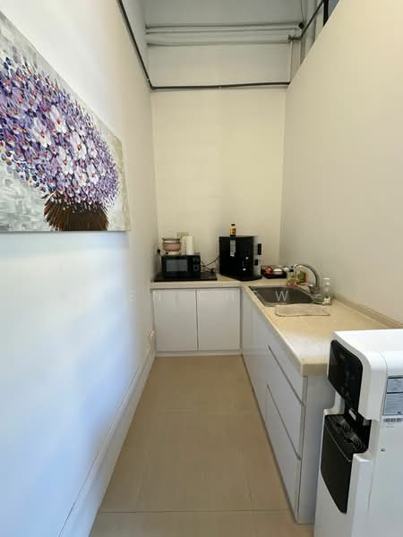 Tradehub 21, 18 Boon Lay Way, 1,400 sqft, Light Industrial (B1) For Rent, by Ben Chew, 500130370 - Kitchen - CommercialGuru.com.sg