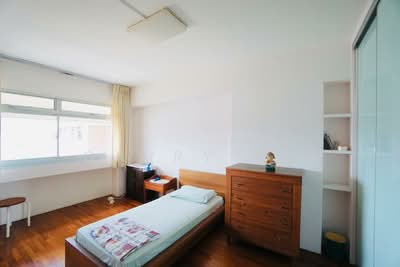 For Rent - 5 Holland Close