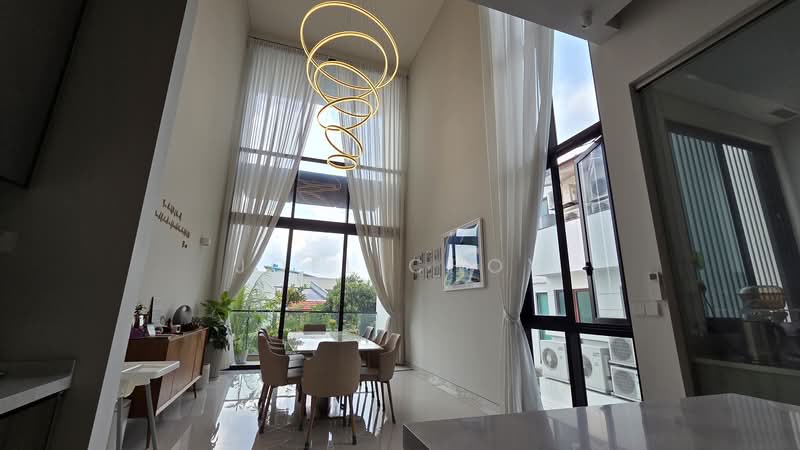 3 years build! Like New! 7000sqft build-up, 4 levels with 11.5m Pool, Lift! Unblocked Views!, Da Sliva Lane, 5 Bedrooms, 6,987 sqft, Terraced House For Sale, by Joel Choy, 500130375 - Dining Room - PropertyGuru.com.sg
