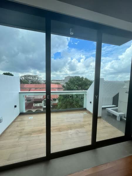3 years old! Like New! 4 storeys Terrace with lift! 5brs Ensuite! Great Efficient Design and Layout!, Da Sliva Lane, 5 Bedrooms, 6,987 sqft, Terraced House For Sale, by Joel Choy, 500130375 - Balcony - PropertyGuru.com.sg
