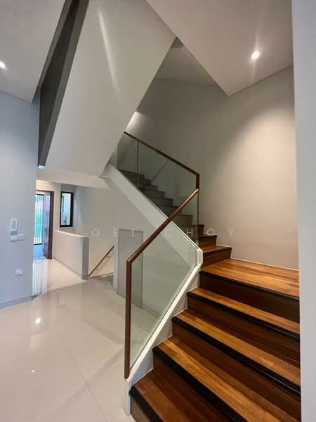 3 years old! Like New! 4 storeys Terrace with lift! 5brs Ensuite! Great Efficient Design and Layout!, Da Sliva Lane, 5 Bedrooms, 6,987 sqft, Terraced House For Sale, by Joel Choy, 500130375 - Interior - PropertyGuru.com.sg