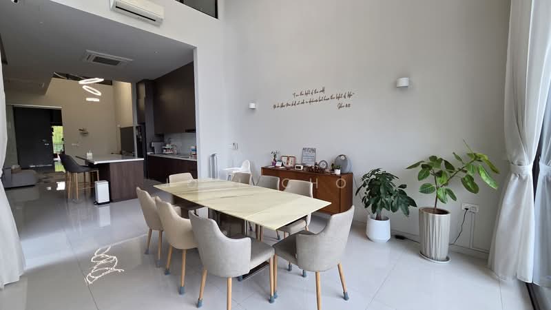 3 years old! Like New! 7000sqft build-up, 4 levels Terrace with 11.5m Pool plus Lift! Well Designed!, Da Sliva Lane, 5 Bedrooms, 6,987 sqft, Terraced House For Sale, by Joel Choy, 500130375 - Dining Room - PropertyGuru.com.sg