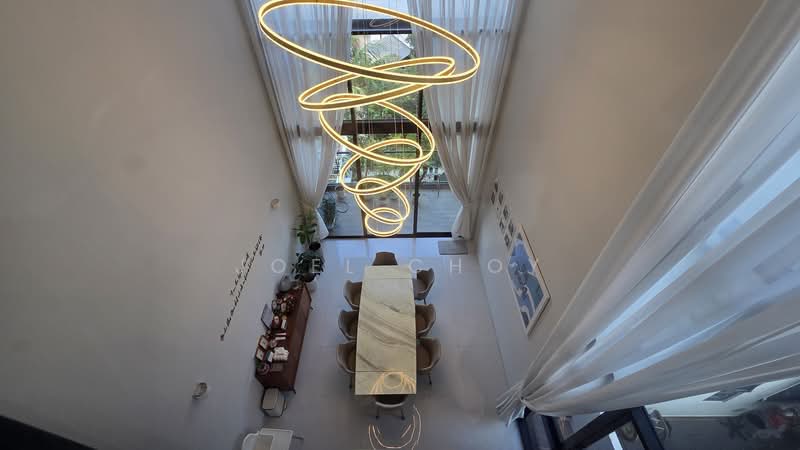 3 years old! Like New! 7000sqft build-up, 4 levels Terrace with 11.5m Pool plus Lift! Well Designed!, Da Sliva Lane, 5 Bedrooms, 6,987 sqft, Terraced House For Sale, by Joel Choy, 500130375 - Dining Room - PropertyGuru.com.sg