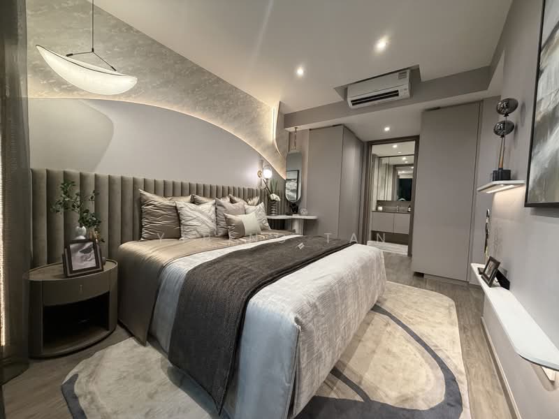 Norwood Grand, 10 Champions Way, 4 Bedrooms, 1,313 sqft, Condominium For Sale, by Yibing Tan, 500130386 - Master bedroom - PropertyGuru.com.sg