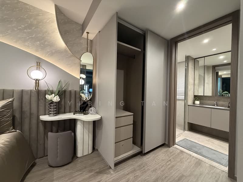 Norwood Grand, 10 Champions Way, 4 Bedrooms, 1,313 sqft, Condominium For Sale, by Yibing Tan, 500130386 - Walk-in closet - PropertyGuru.com.sg