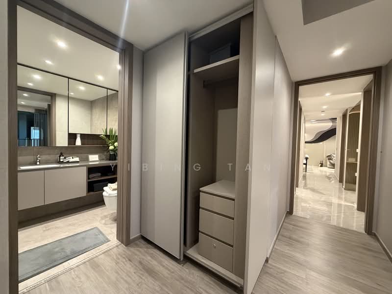 Norwood Grand, 10 Champions Way, 4 Bedrooms, 1,313 sqft, Condominium For Sale, by Yibing Tan, 500130386 - Walk-in closet - PropertyGuru.com.sg