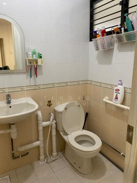105 Clementi Street 12, 105 Clementi Street 12, 2 Bedrooms, 721 sqft, HDB Flat For Rent, by TENGKU SHAHRUL, 500130398 - Bathroom - PropertyGuru.com.sg
