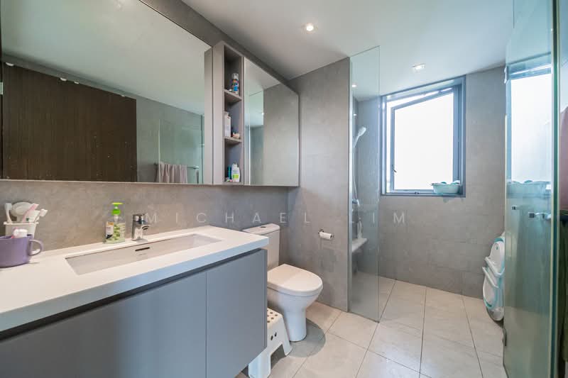 The Visionaire, 170 Canberra Drive, 4 Bedrooms, 1,313 sqft, Executive Condominium For Sale, by Michael Lim, 500130406 - Master Bathroom - PropertyGuru.com.sg