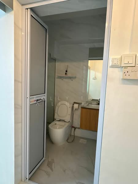 131B Kim Tian Road, 131B Kim Tian Road, 3 Bedrooms, 980 sqft, HDB Flat For Rent, by Kelly Tay Kailin 郑凯琳, 500130407 - Bathroom - PropertyGuru.com.sg