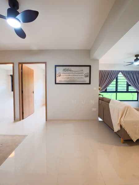 467A Bukit Batok West Avenue 9, 467A Bukit Batok West Avenue 9, 3 Bedrooms, 1,001 sqft, HDB Flat For Sale, by Elfi Muni, 500130420 - Living Room - PropertyGuru.com.sg