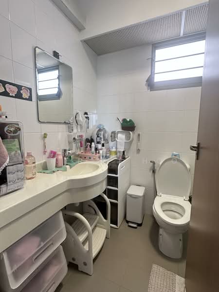 679A Punggol Drive, 679A Punggol Drive, 3 Bedrooms, 1,001 sqft, HDB Flat For Sale, by Cheryne Hoo, 500130424 - Bathroom - PropertyGuru.com.sg