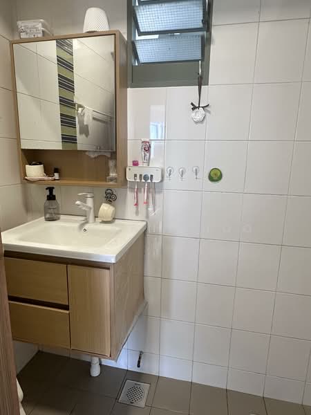 679A Punggol Drive, 679A Punggol Drive, 3 Bedrooms, 1,001 sqft, HDB Flat For Sale, by Cheryne Hoo, 500130424 - Bathroom - PropertyGuru.com.sg
