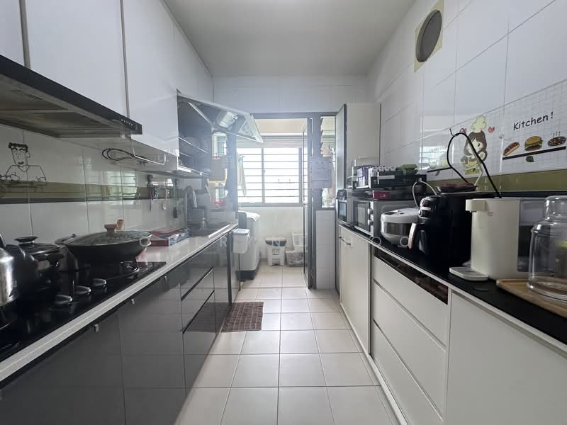 679A Punggol Drive, 679A Punggol Drive, 3 Bedrooms, 1,001 sqft, HDB Flat For Sale, by Cheryne Hoo, 500130424 - Kitchen - PropertyGuru.com.sg