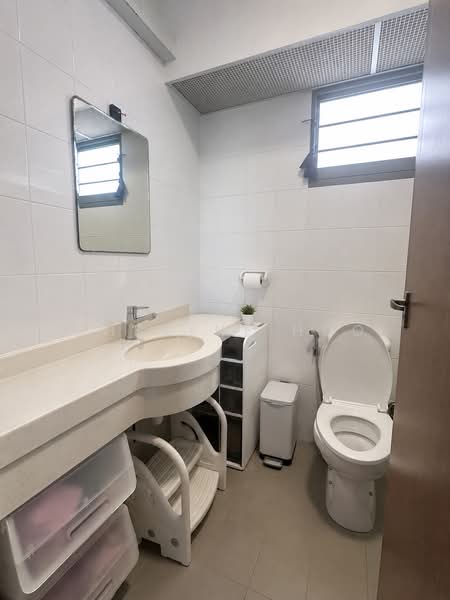 679A Punggol Drive, 679A Punggol Drive, 3 Bedrooms, 1,001 sqft, HDB Flat For Sale, by Cheryne Hoo, 500130424 - Bathroom - PropertyGuru.com.sg