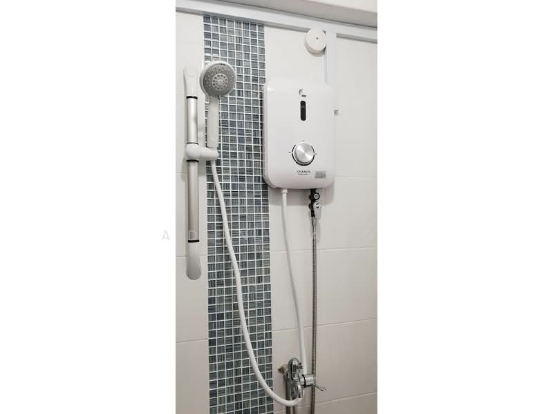 412 Bedok North Avenue 2, 412 Bedok North Avenue 2, 2 Bedrooms, 700 sqft, HDB Flat For Rent, by Aden Pang, 500130428 - Bathroom - PropertyGuru.com.sg