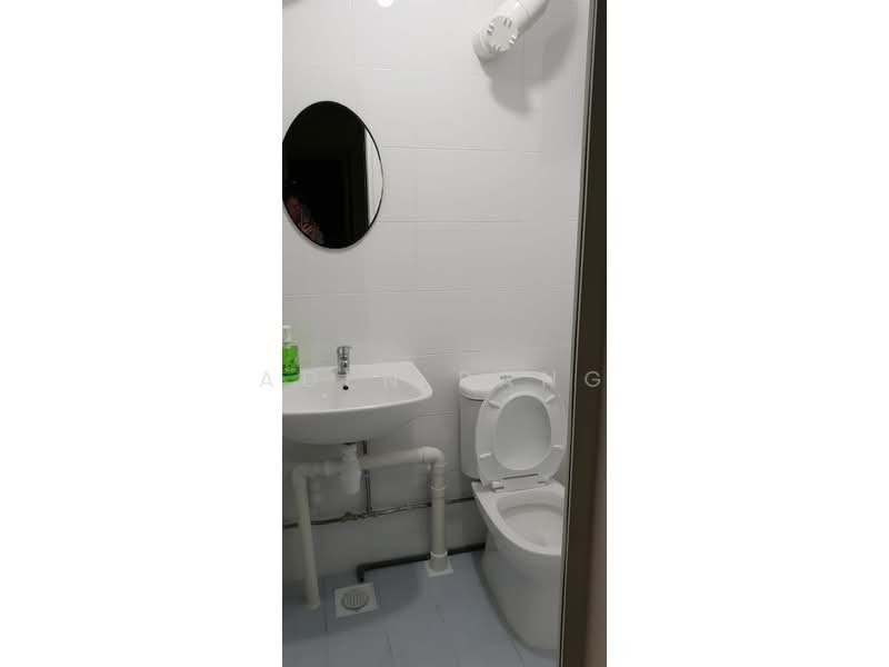 412 Bedok North Avenue 2, 412 Bedok North Avenue 2, 2 Bedrooms, 700 sqft, HDB Flat For Rent, by Aden Pang, 500130428 - Bathroom - PropertyGuru.com.sg