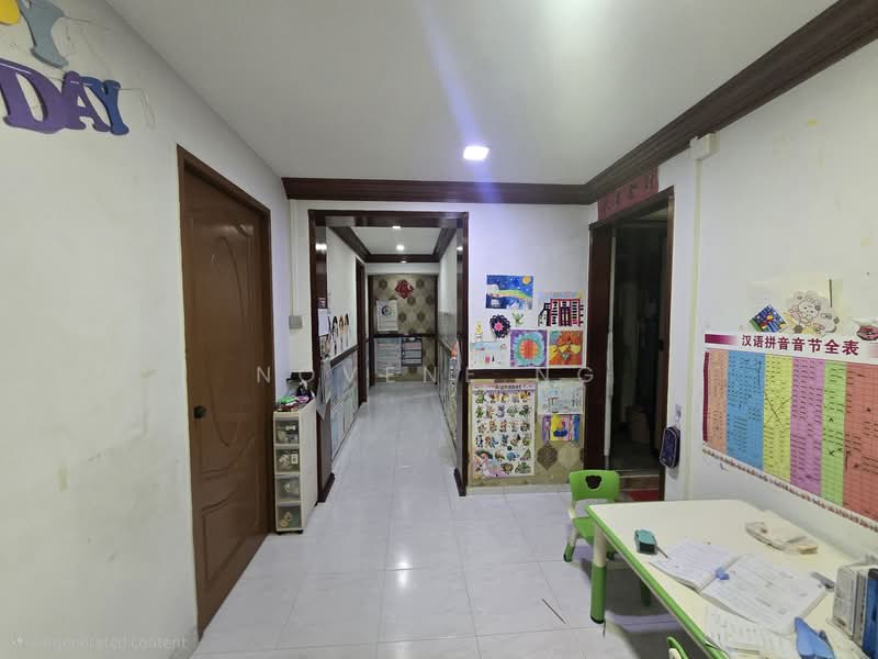370 Woodlands Avenue 1, 370 Woodlands Avenue 1, 4 Bedrooms, 1,325 sqft, HDB Flat For Sale, by Novene Ng, 500130429 - Corridor - PropertyGuru.com.sg