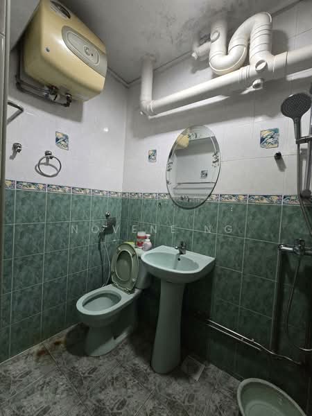 370 Woodlands Avenue 1, 370 Woodlands Avenue 1, 4 Bedrooms, 1,325 sqft, HDB Flat For Sale, by Novene Ng, 500130429 - Bathroom - PropertyGuru.com.sg