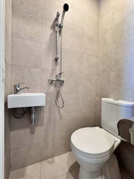 Lentor Modern, 3 Lentor Central, 3 Bedrooms, 1,130 sqft, Condominium For Sale, by Jason Tan, 500130436 - Bathroom - PropertyGuru.com.sg