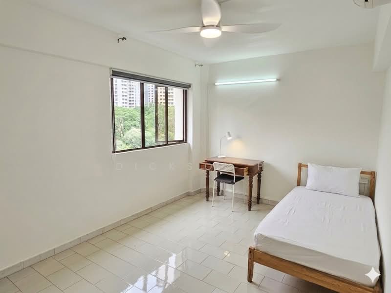 110 Jurong East Street 13, 110 Jurong East Street 13, Room Rental, 130 sqft, HDB Flat For Rent, by Dickson P, 500130452 - Bedroom - PropertyGuru.com.sg