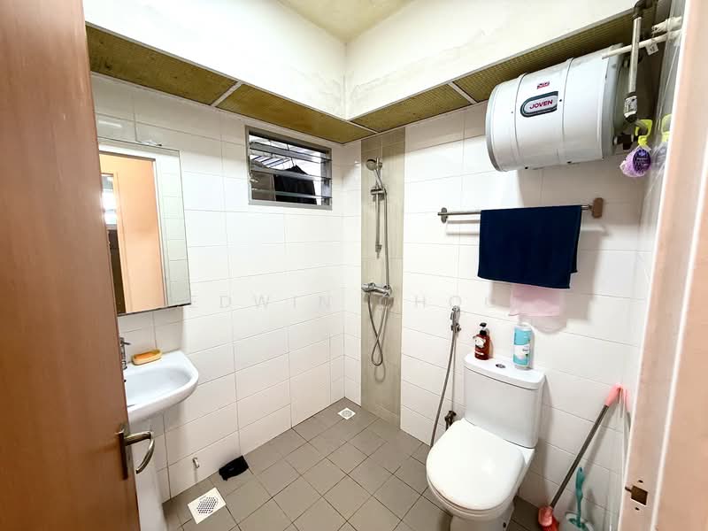 108A Canberra Walk, 108A Canberra Walk, 3 Bedrooms, 1,001 sqft, HDB Flat For Sale, by Edwin Choo, 500130454 - Bathroom - PropertyGuru.com.sg