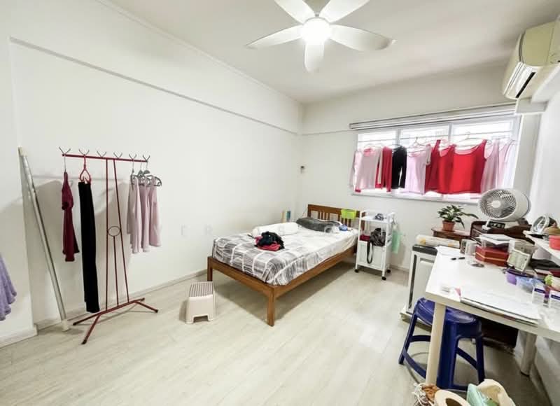 254 Ang Mo Kio Avenue 4, 254 Ang Mo Kio Avenue 4, 3 Bedrooms, 1,055 sqft, HDB Flat For Sale, by Vernis Goh, 500130456 - Bedroom - PropertyGuru.com.sg