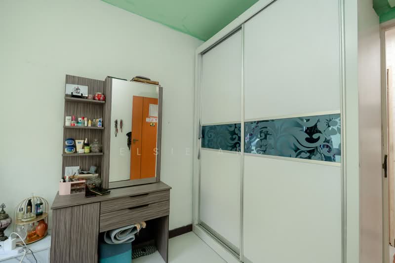 127D Kim Tian Road, 127D Kim Tian Road, 3 Bedrooms, 947 sqft, HDB Flat For Sale, by Elsie Ang, 500130461 - Bedroom - PropertyGuru.com.sg
