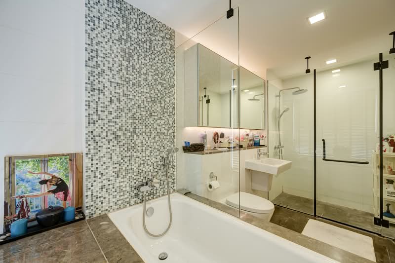 Livia, 69 Pasir Ris Grove, 4 Bedrooms, 1,539 sqft, Condominium For Sale, by Noviana Santoso, 500130466 - Bathroom - PropertyGuru.com.sg