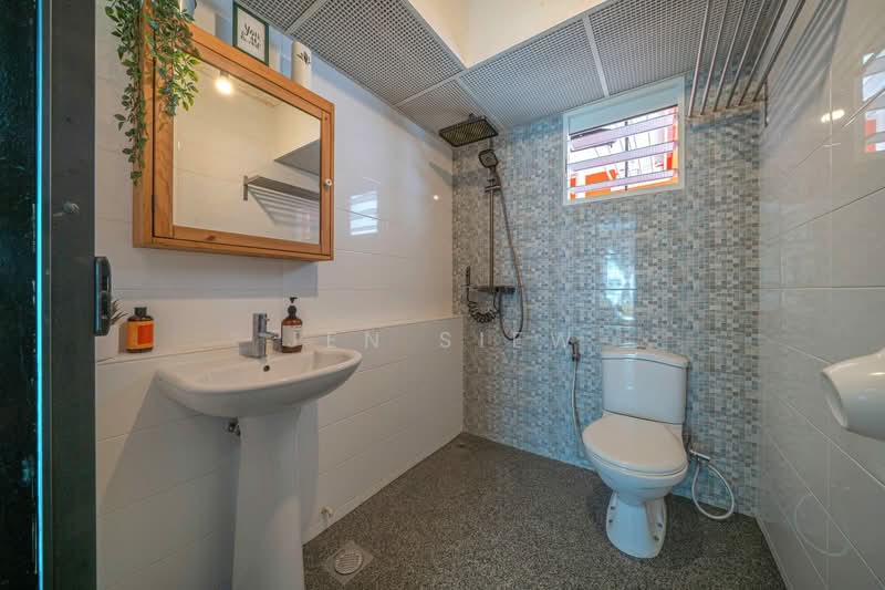 662A Edgedale Plains, 662A Edgedale Plains, 3 Bedrooms, 990 sqft, HDB Flat For Sale, by Jen Siew, 500130467 - Bathroom - PropertyGuru.com.sg