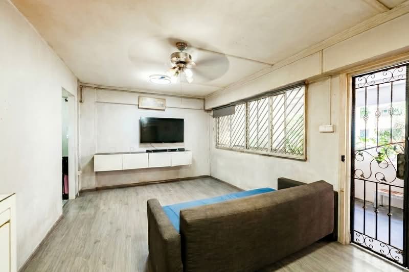 639 Yishun Street 61, 639 Yishun Street 61, 3 Bedrooms, 904 sqft, HDB Flat For Sale, by ADNIX LIU, 500130511 - Living Room - PropertyGuru.com.sg