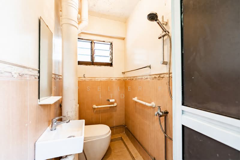 639 Yishun Street 61, 639 Yishun Street 61, 3 Bedrooms, 904 sqft, HDB Flat For Sale, by ADNIX LIU, 500130511 - Bathroom - PropertyGuru.com.sg